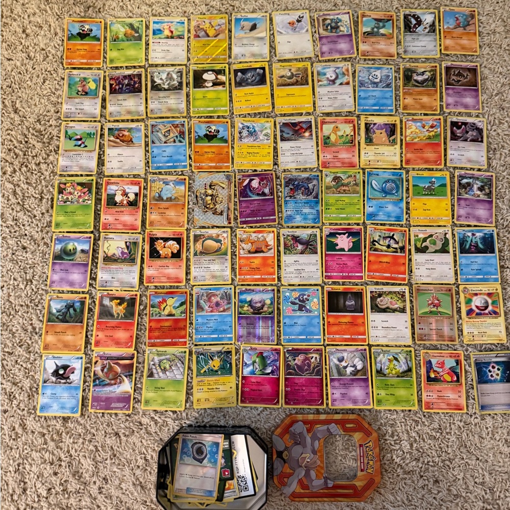 Pokémon Trading Card Collection (comes with Pokémon Tin)